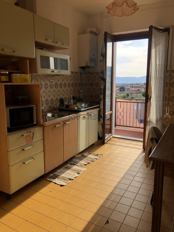 appartamento in vendita a Carrara in zona Bonascola