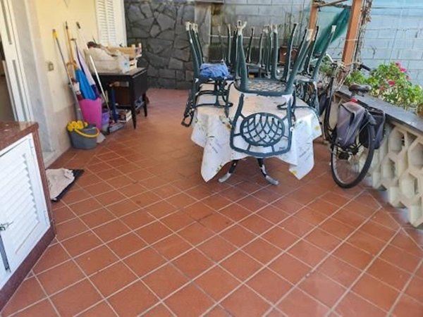 casa indipendente in vendita a Carrara in zona Marina di Carrara