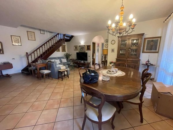 appartamento in vendita a Carrara in zona Fossone