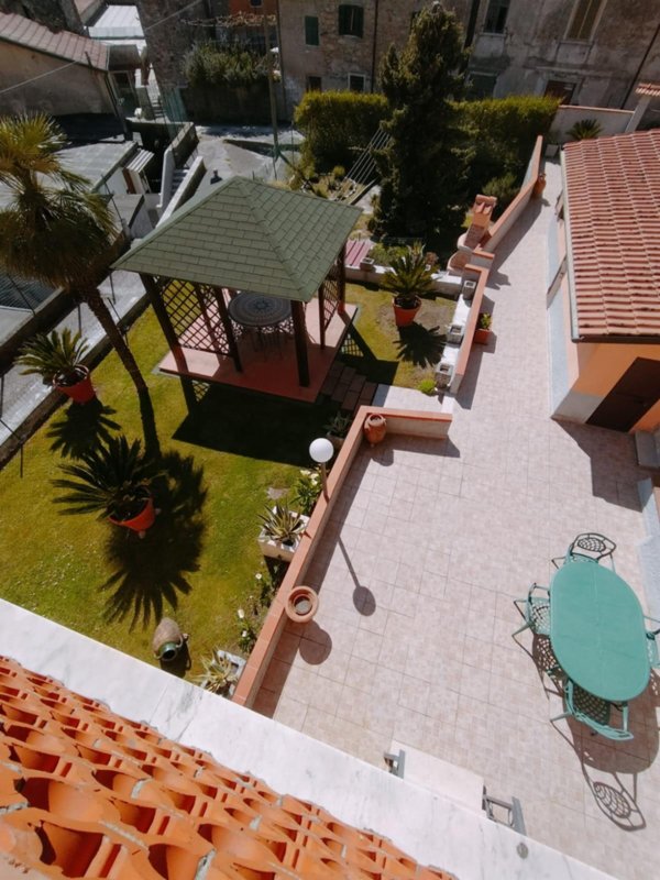 casa indipendente in vendita a Carrara in zona Colonnata