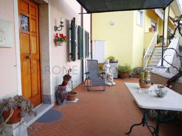 appartamento in vendita a Carrara in zona Nazzano