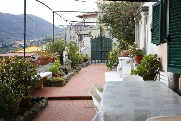appartamento in vendita a Carrara in zona Nazzano