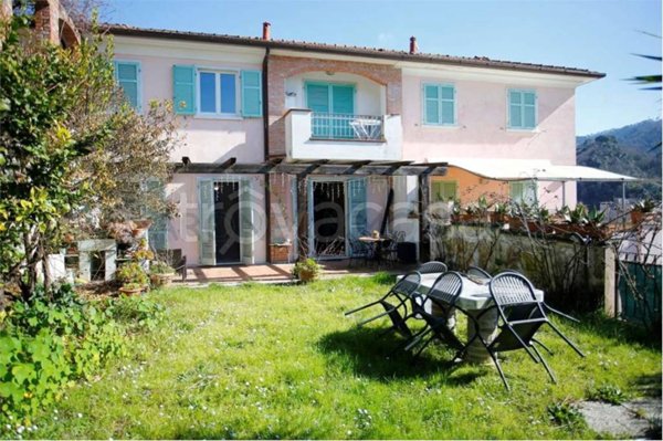 appartamento in vendita a Carrara in zona Centro Città