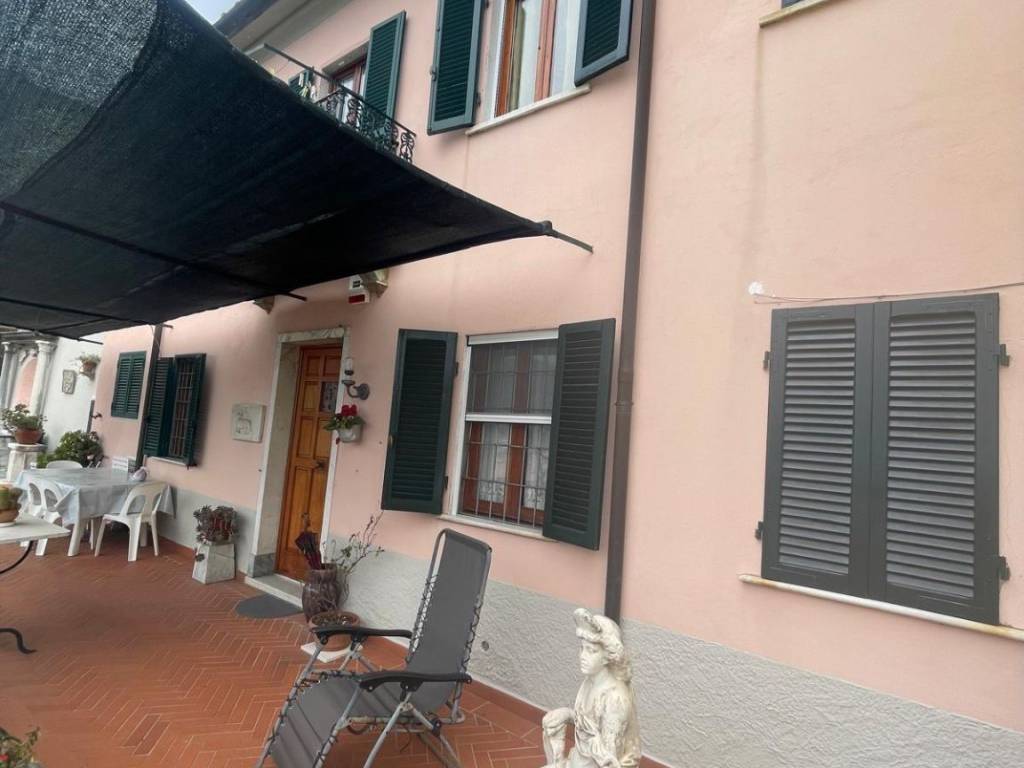 casa indipendente in vendita a Carrara in zona Stadio