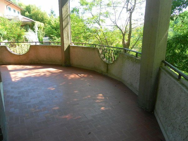 casa indipendente in vendita a Carrara