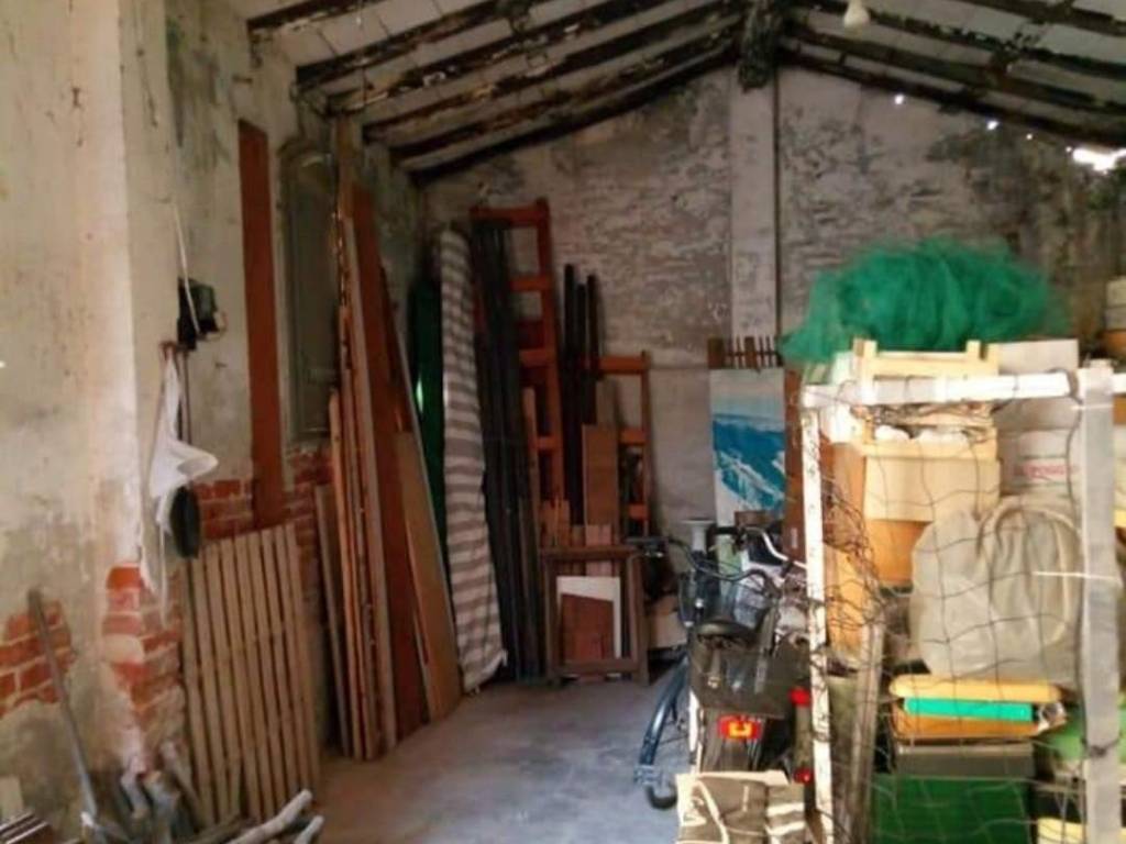 locale commerciale in vendita a Carrara in zona Marasio