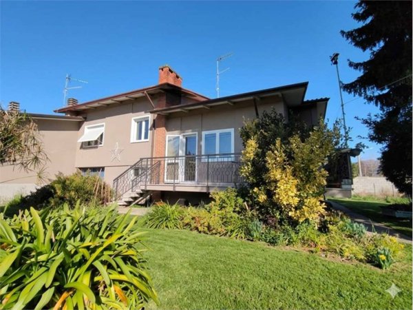 casa indipendente in vendita a Carrara in zona Avenza