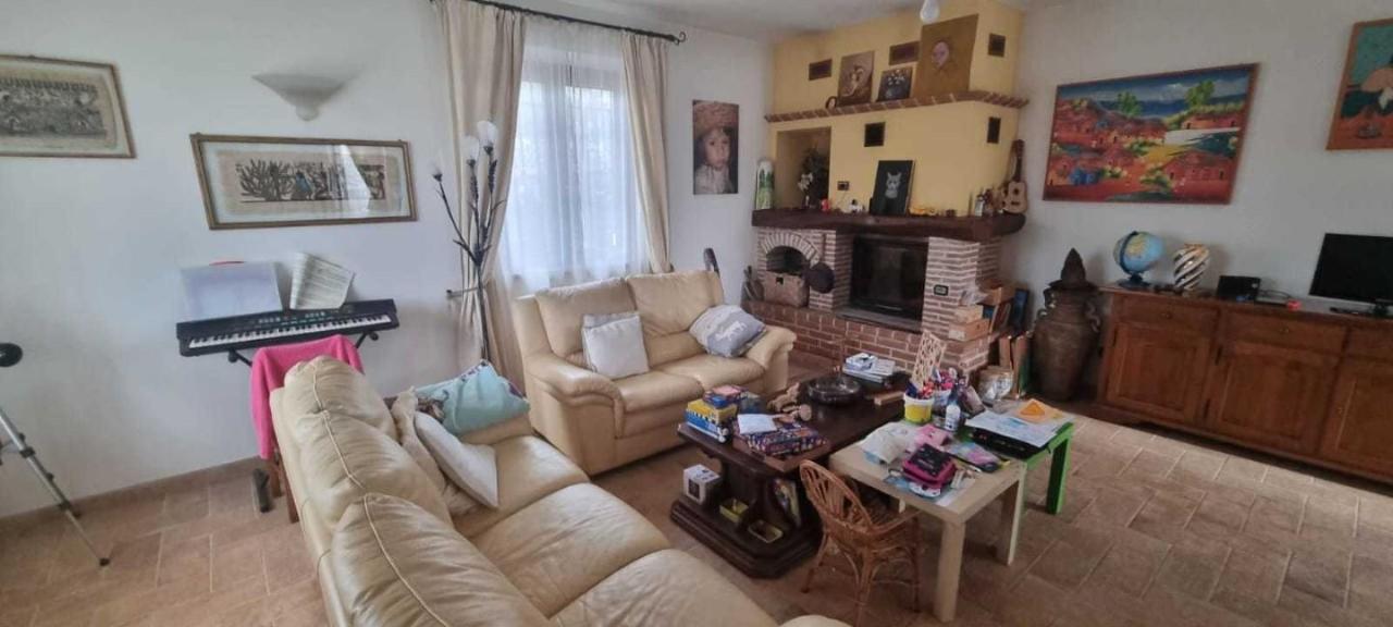 casa indipendente in vendita a Carrara in zona Marina di Carrara