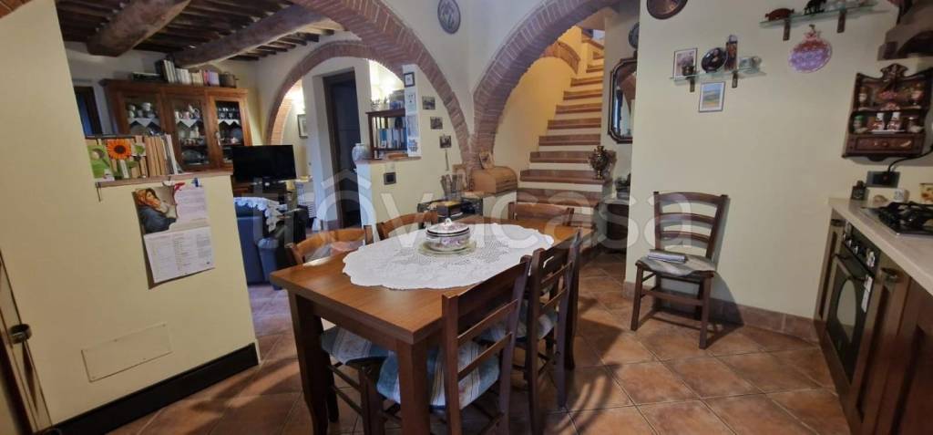 casa indipendente in vendita a Carrara in zona Centro Città