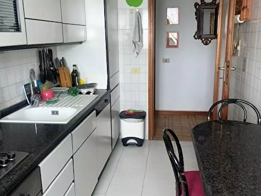 appartamento in vendita a Carrara in zona Avenza