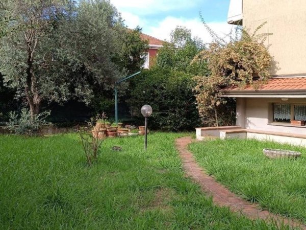 casa indipendente in vendita a Carrara in zona Avenza