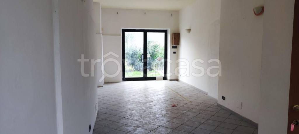 negozio in vendita a Carrara