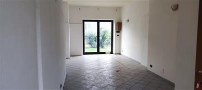 locale commerciale in vendita a Carrara