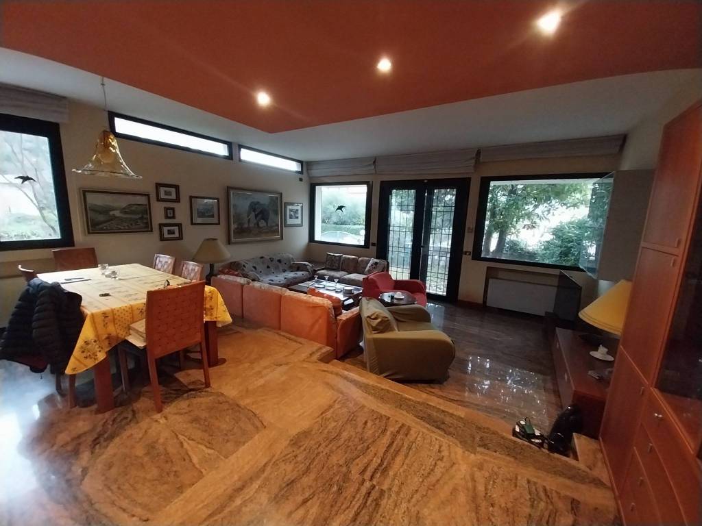 casa indipendente in vendita a Carrara in zona Marina di Carrara