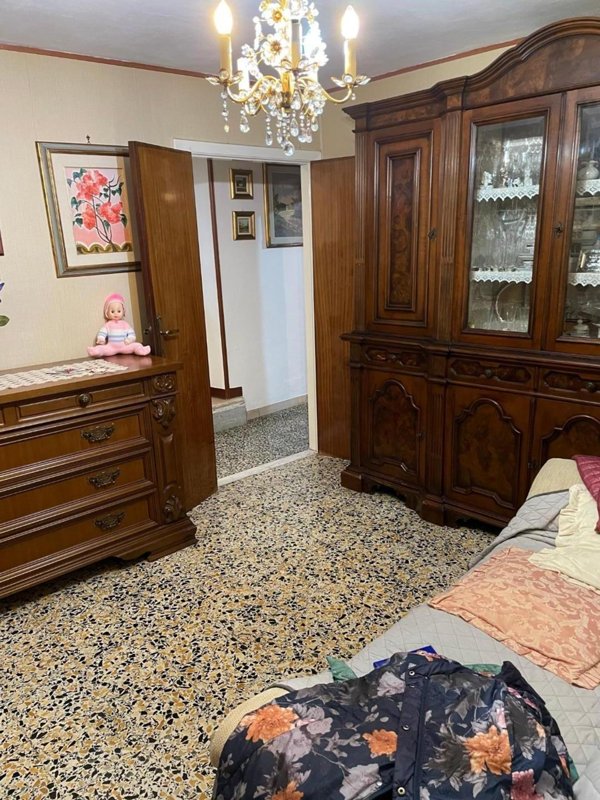 intera palazzina in vendita a Carrara in zona Gragnana