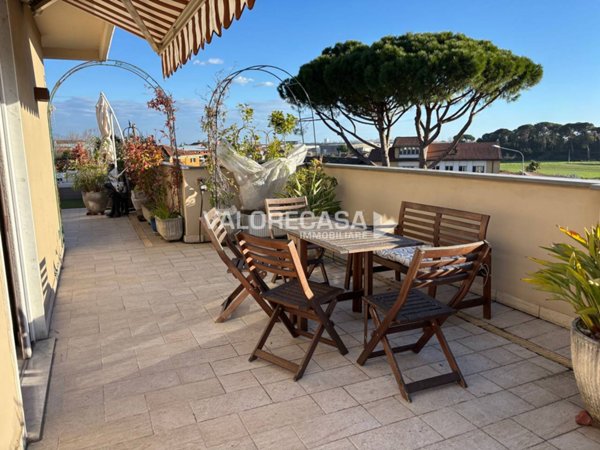 appartamento in vendita a Carrara in zona Avenza