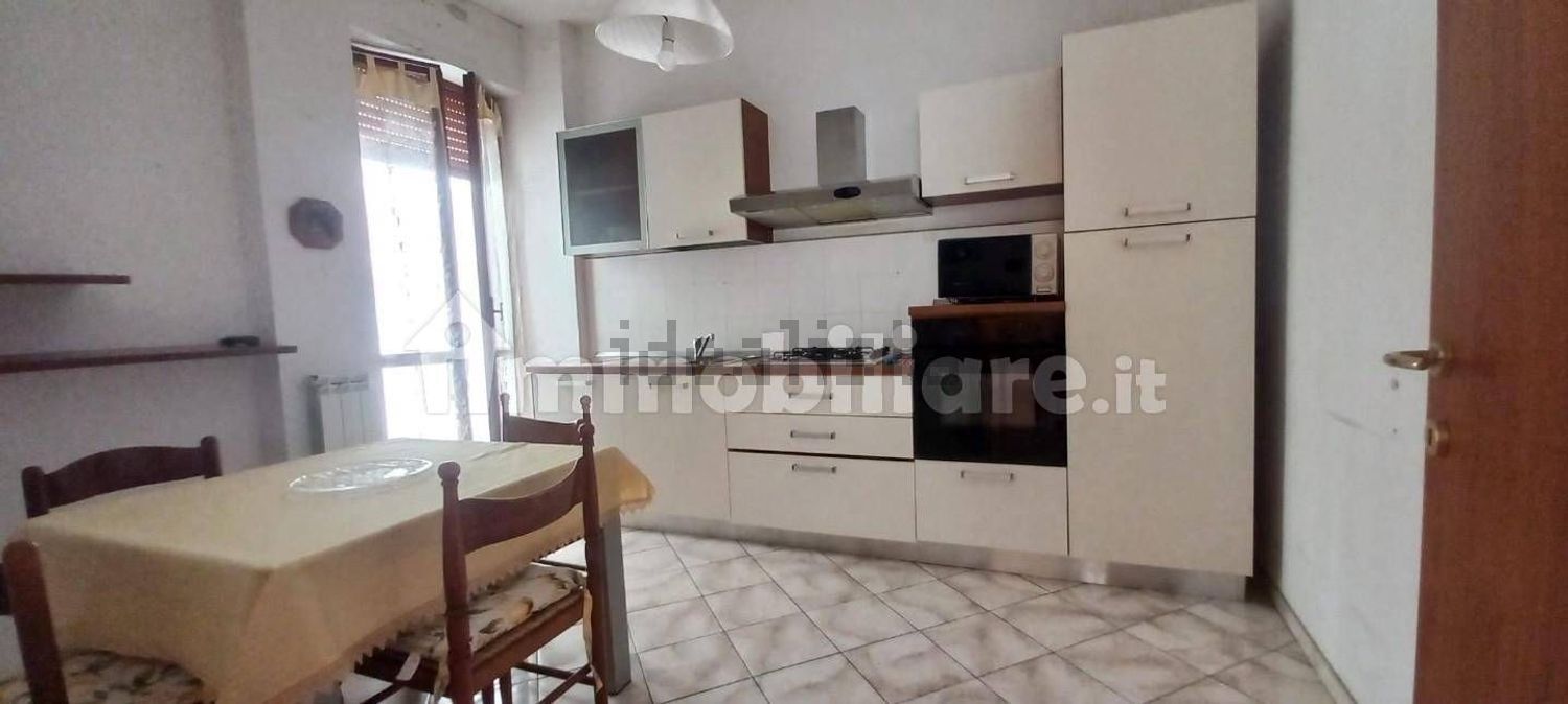 appartamento in vendita a Carrara in zona Marina di Carrara