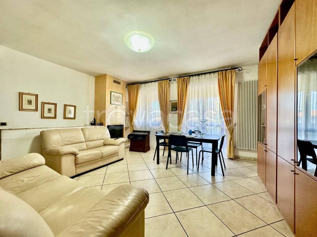 appartamento in vendita a Carrara in zona Avenza