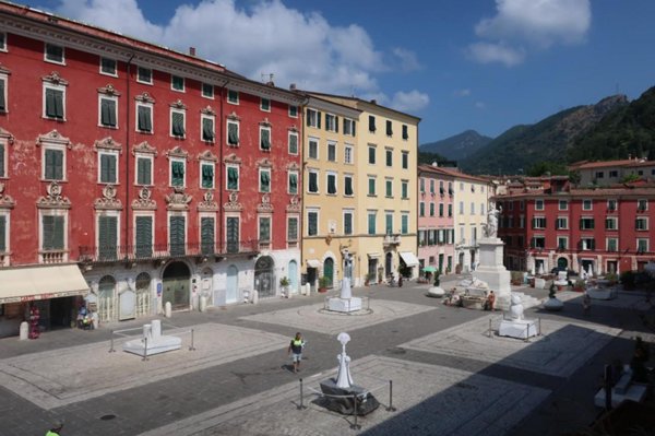 appartamento in vendita a Carrara in zona Centro Città