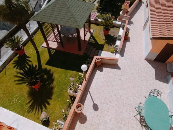 casa indipendente in vendita a Carrara in zona Codena