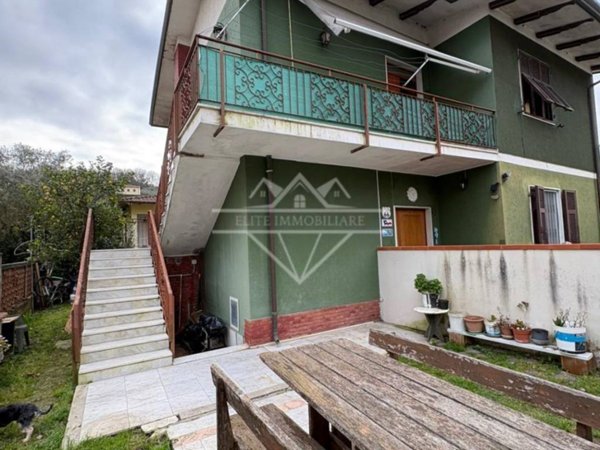 appartamento in vendita a Carrara in zona Bonascola