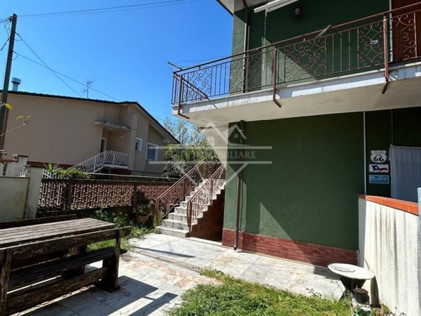 appartamento in vendita a Carrara in zona Bonascola