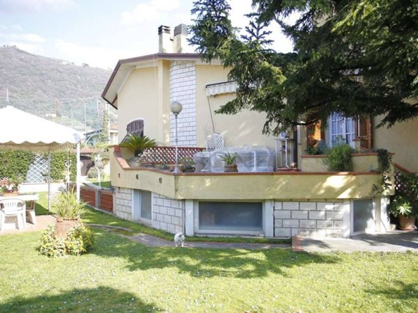 appartamento in vendita a Carrara in zona Fontia