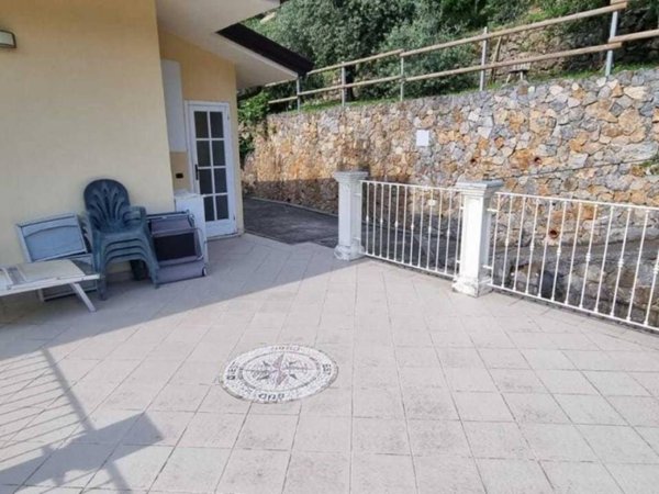 casa indipendente in vendita a Carrara in zona Miseglia