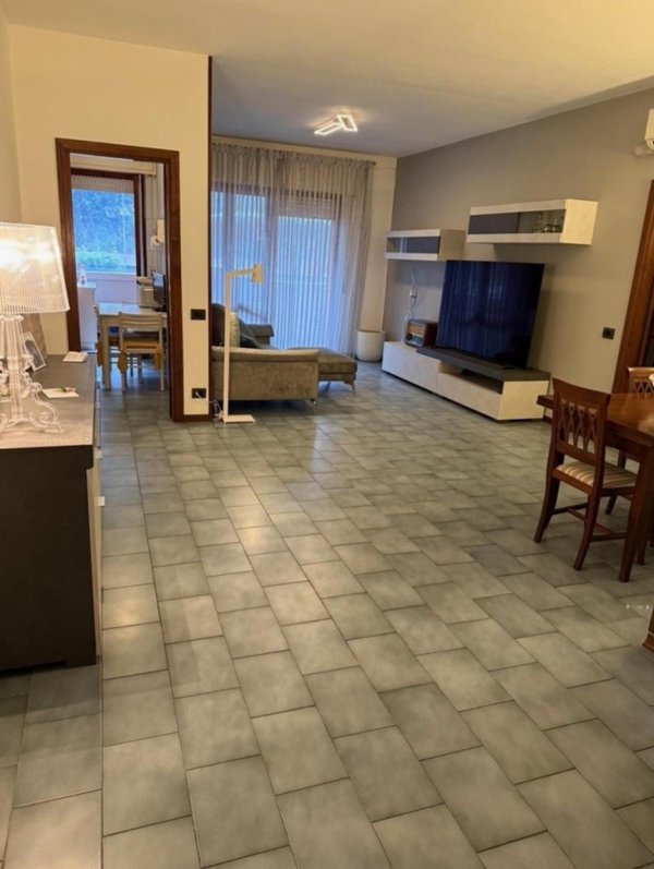 appartamento in vendita a Carrara in zona Avenza