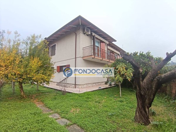 casa indipendente in vendita a Carrara