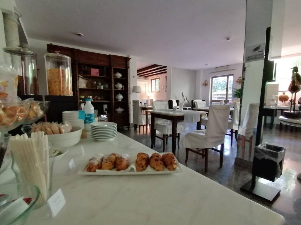 negozio in vendita a Carrara in zona Centro Città