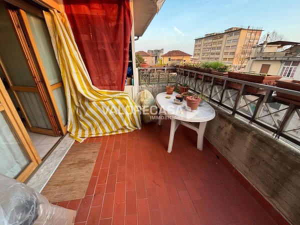 appartamento in vendita a Carrara in zona Avenza