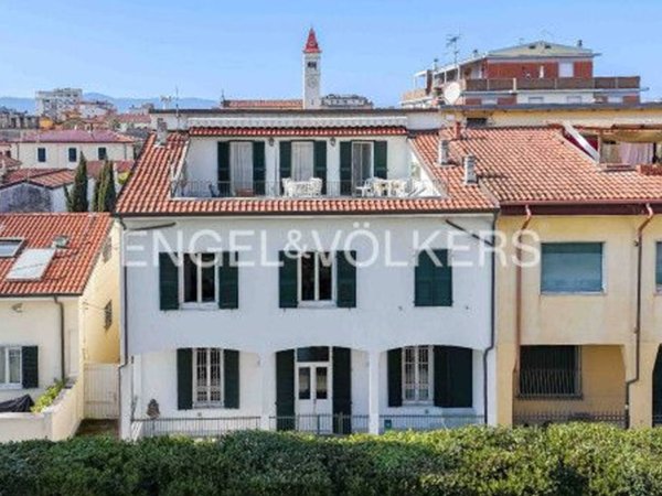 casa indipendente in vendita a Carrara in zona Marina di Carrara