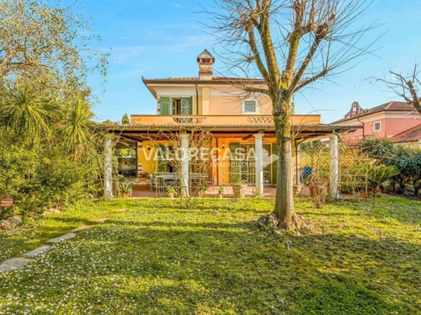 casa indipendente in vendita a Carrara in zona Fossone