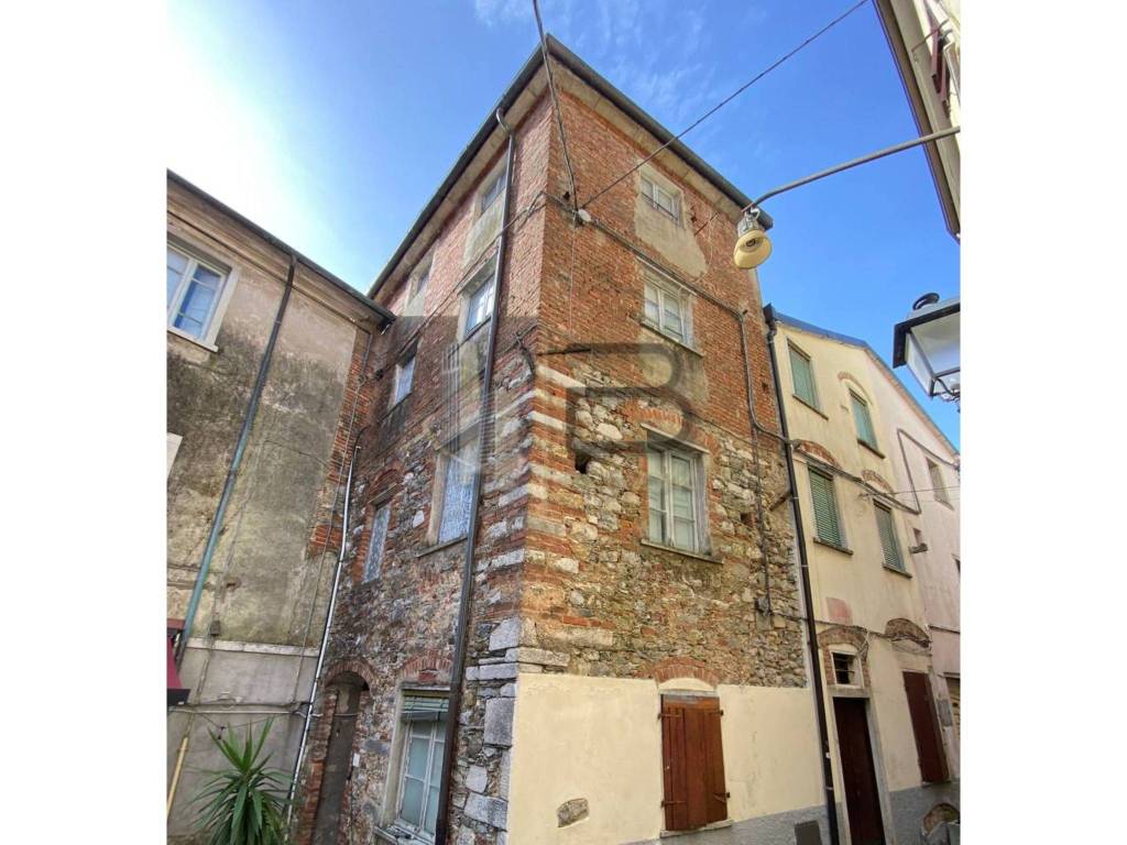 casa indipendente in vendita a Carrara in zona Miseglia