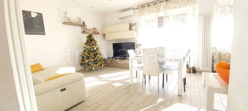 appartamento in vendita a Carrara in zona Avenza