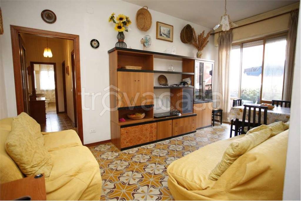 appartamento in vendita a Carrara in zona Marina di Carrara