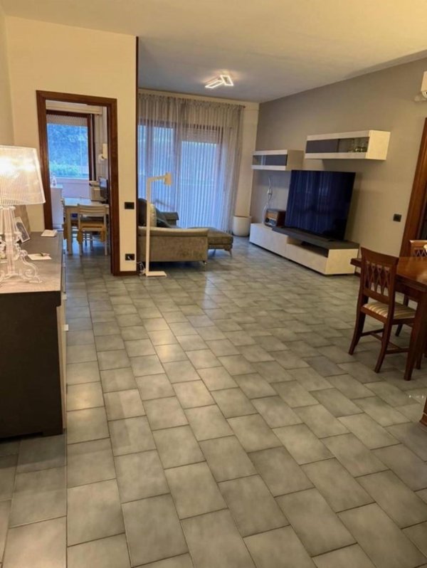 appartamento in vendita a Carrara in zona Avenza