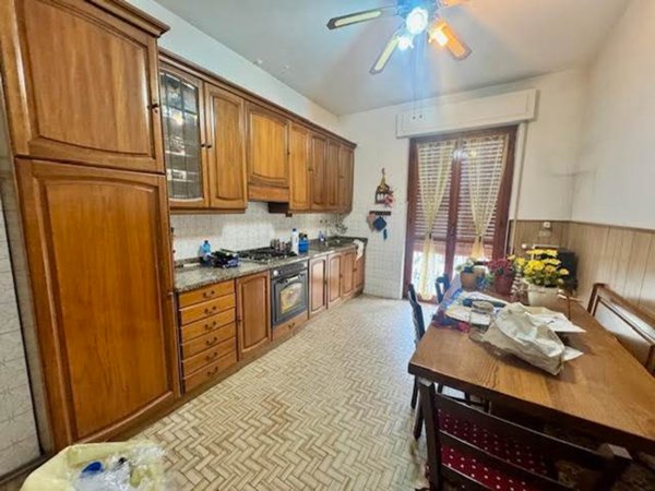 appartamento in vendita a Carrara in zona Marina di Carrara