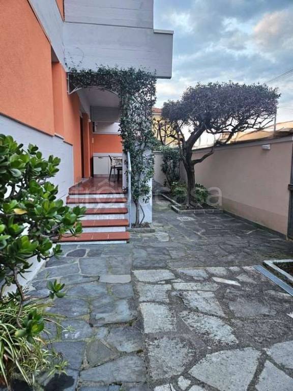 appartamento in vendita a Carrara in zona Avenza