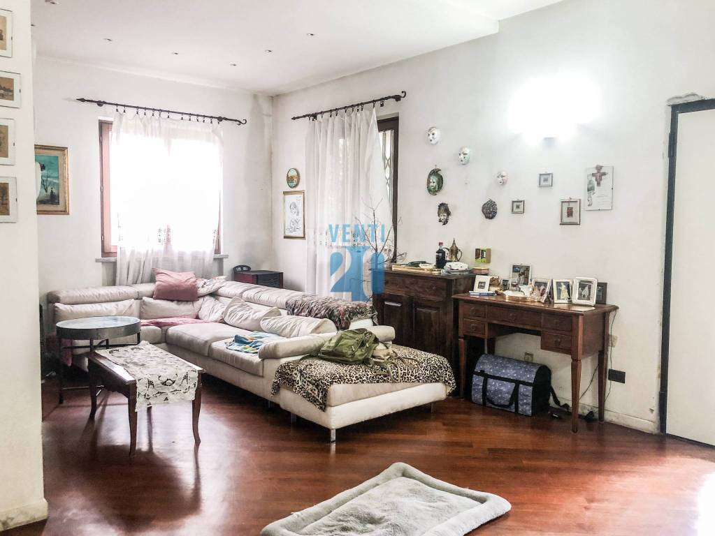 casa indipendente in vendita a Carrara in zona Avenza