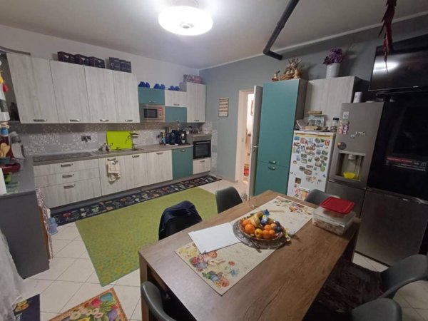 casa indipendente in vendita a Carrara in zona Fossola