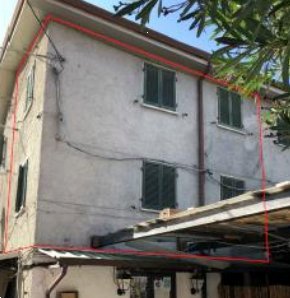 casa indipendente in vendita a Carrara in zona Battilana