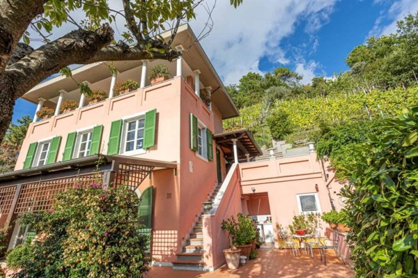 casa indipendente in vendita a Carrara in zona Bonascola