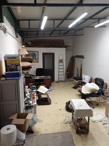 negozio in vendita a Carrara in zona Avenza