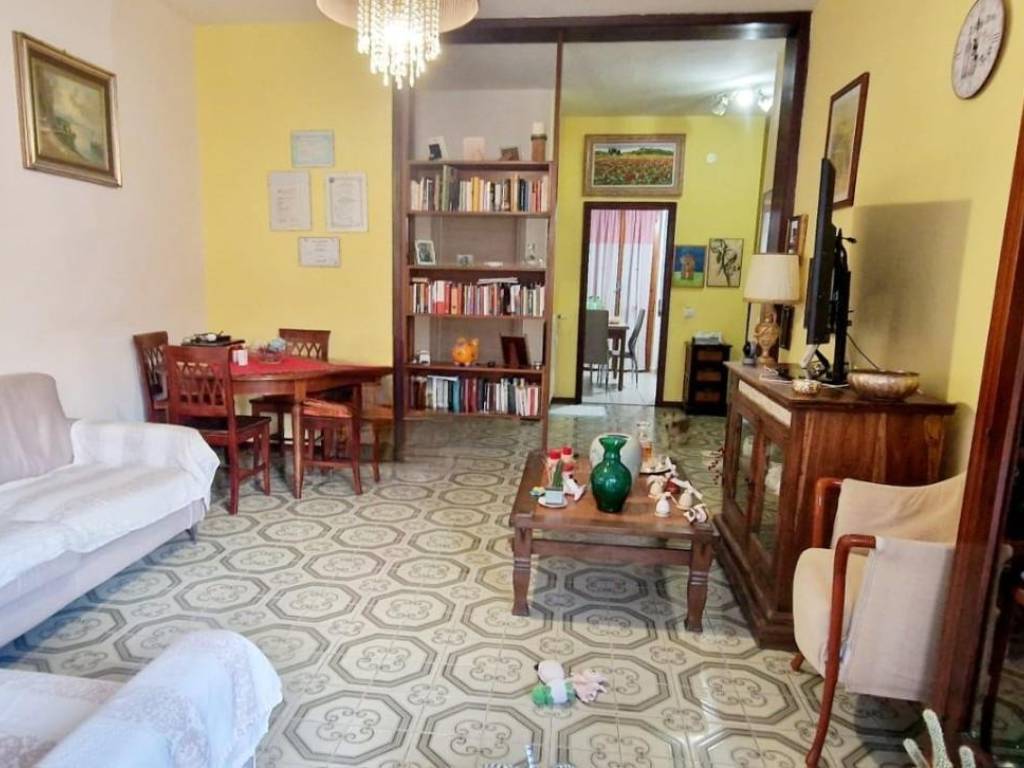 appartamento in vendita a Carrara in zona Marina di Carrara