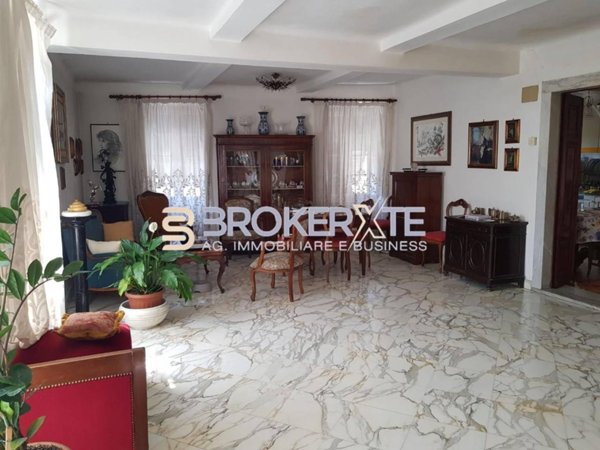 casa indipendente in vendita a Carrara in zona Fossola