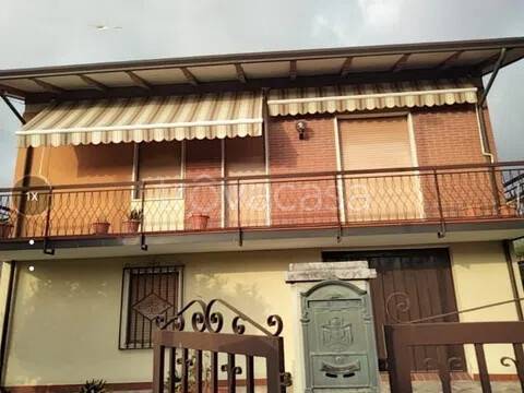 casa indipendente in vendita a Carrara in zona Avenza
