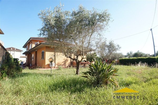 casa indipendente in vendita a Carrara in zona Fossone