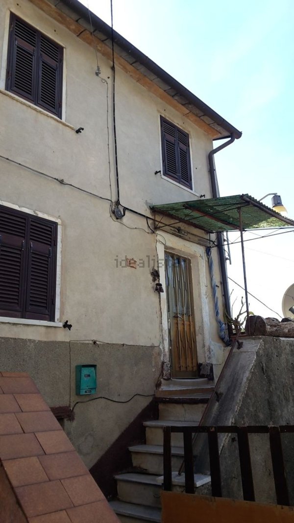 casa indipendente in vendita a Carrara in zona Bergiola
